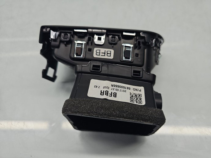 Grila aerisire dreapta Renault Megane 4 [Fabr 2015-prezent] 687600666R