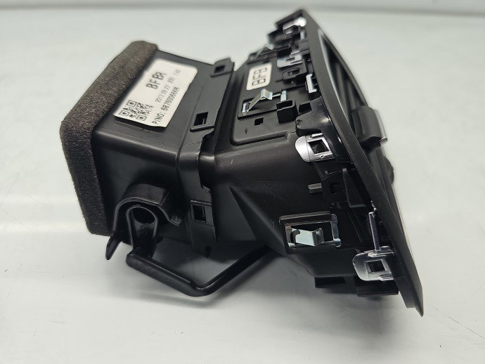 Grila aerisire dreapta Renault Megane 4 [Fabr 2015-prezent] 687600666R