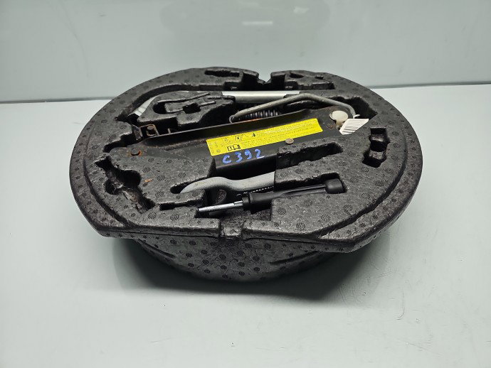 Set cric si cheie Volkswagen Golf 7 (5G) [Fabr 2014-prezent] OEM