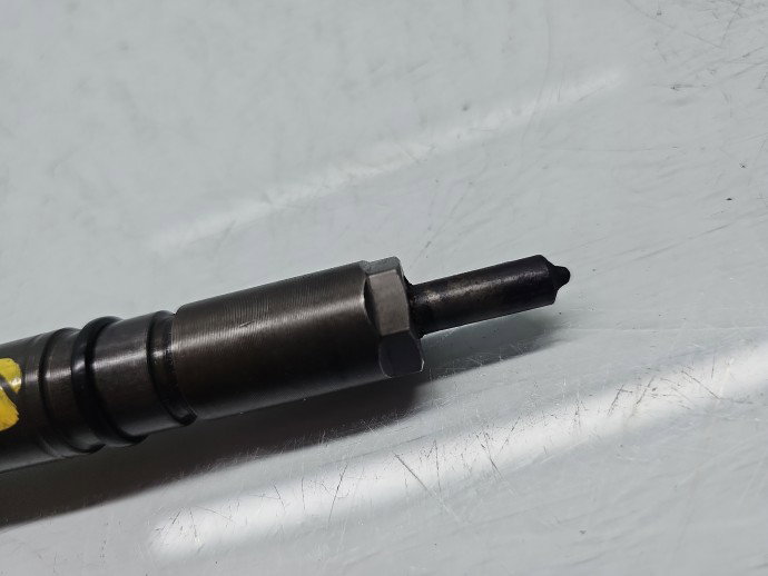 Injector Opel Astra H Hatchback [Fabr 2004-2009] 0445110175