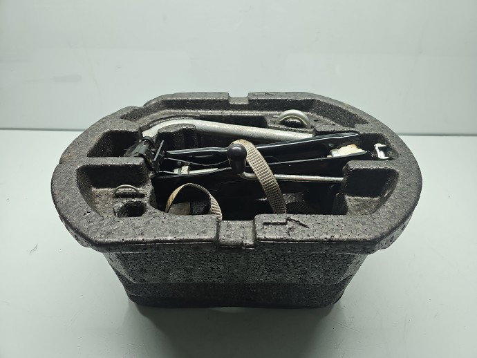 Set cric si cheie Skoda Roomster Praktik (5J) [Fabr 2006-2015] OEM