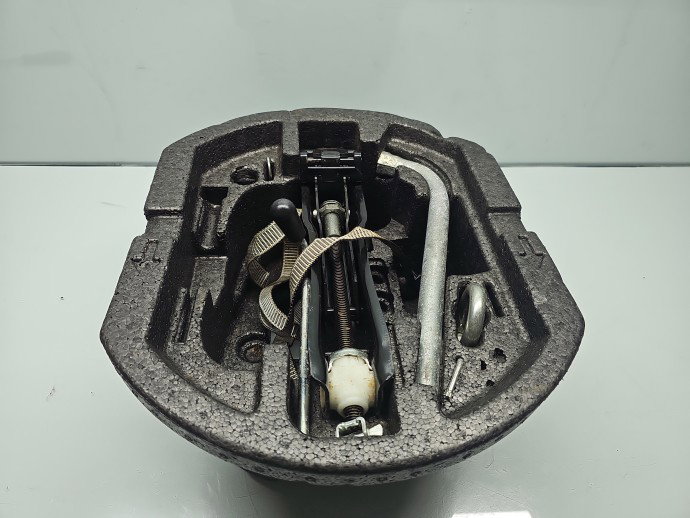 Set cric si cheie Skoda Roomster Praktik (5J) [Fabr 2006-2015] OEM