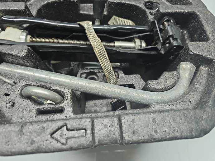 Set cric si cheie Skoda Roomster Praktik (5J) [Fabr 2006-2015] OEM