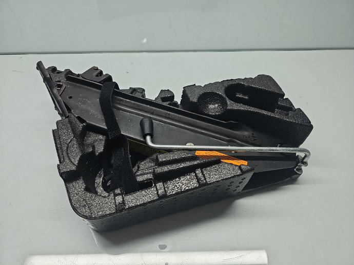 Set cric si cheie Volkswagen Touareg (7LA, 7L6) [Fabr 2003-2010] OEM