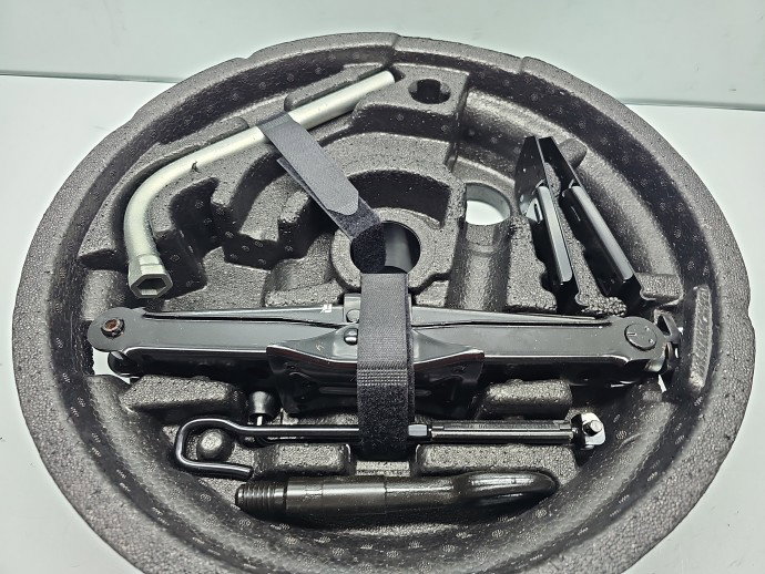 Set cric si cheie AUDI Q2 (GAB) [ Fabr 2016-prezent] OEM