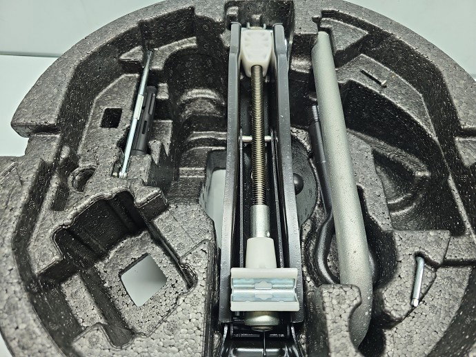 Set cric si cheie Skoda Rapid (NH3) [Fabr 2012-2019] 5JA012115G