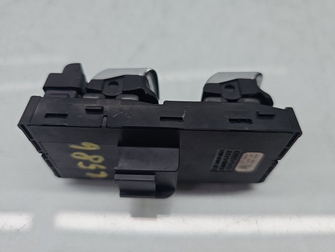 Butoane comanda geamuri sofer AUDI Q2 (GAB) [ Fabr 2016-prezent] 8V0959851L