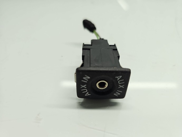 Conector auxiliar USB Volkswagen Golf 6 (5K1) [Fabr 2009-2013] 5M0035724