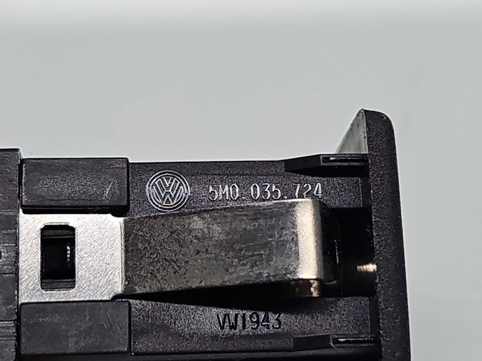 Conector auxiliar USB Volkswagen Golf 6 (5K1) [Fabr 2009-2013] 5M0035724