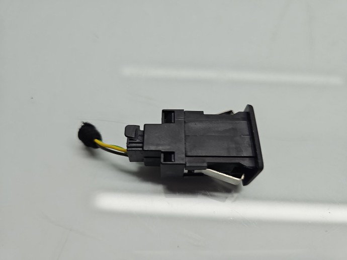 Conector auxiliar USB Volkswagen Golf 6 (5K1) [Fabr 2009-2013] 5M0035724