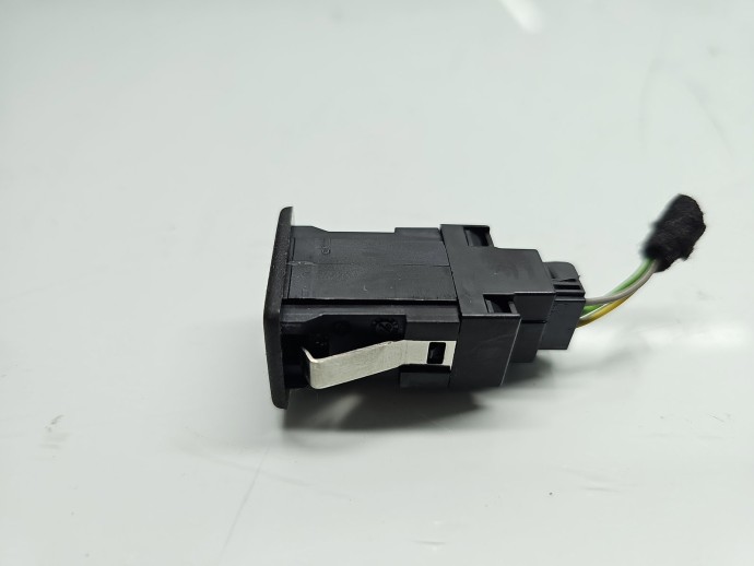 Conector auxiliar USB Volkswagen Golf 6 (5K1) [Fabr 2009-2013] 5M0035724