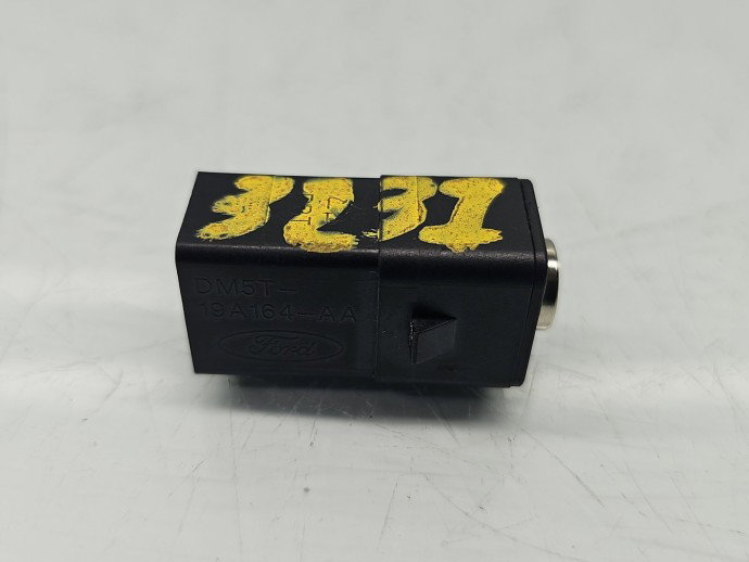 Conector auxiliar USB Ford Fiesta 6 [Fabr 2008-prezent] DM5T-19A164-AA