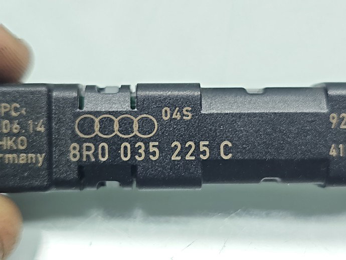 Amplificator antena AUDI Q5 (8RB) [Fabr 2008-2016] 8R0035225C