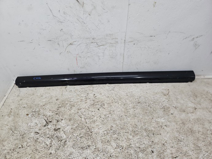 Prag lateral dreapta Volkswagen Touareg (7LA, 7L6) [Fabr 2003-2010] R-line 7L9853760A