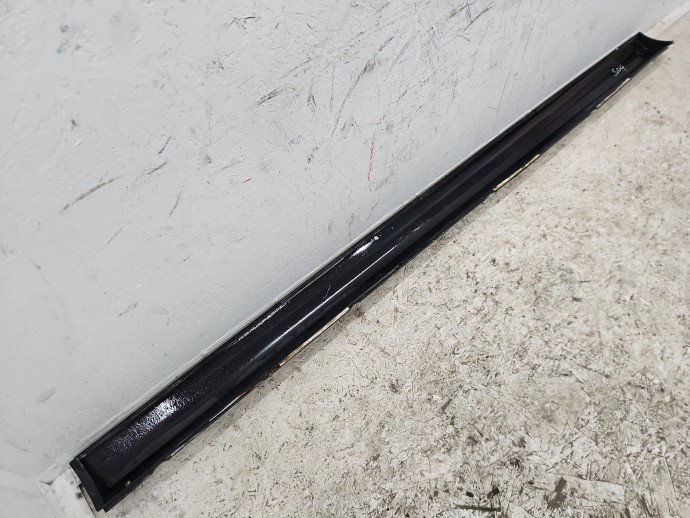 Prag lateral stanga Volkswagen Touareg (7LA, 7L6) [Fabr 2003-2010] R-line 7L9853759A