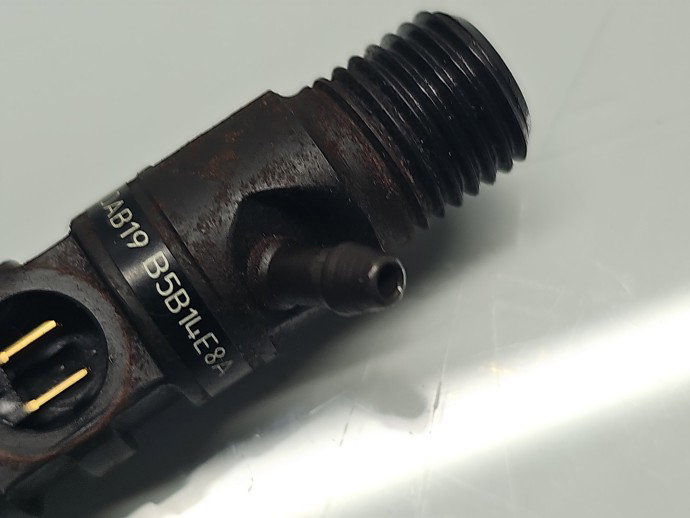 Injector Renault Kangoo 2 [Fabr 2008-prezent] 166001137R 1.5 dCi K9K-704 85KW / 105CP