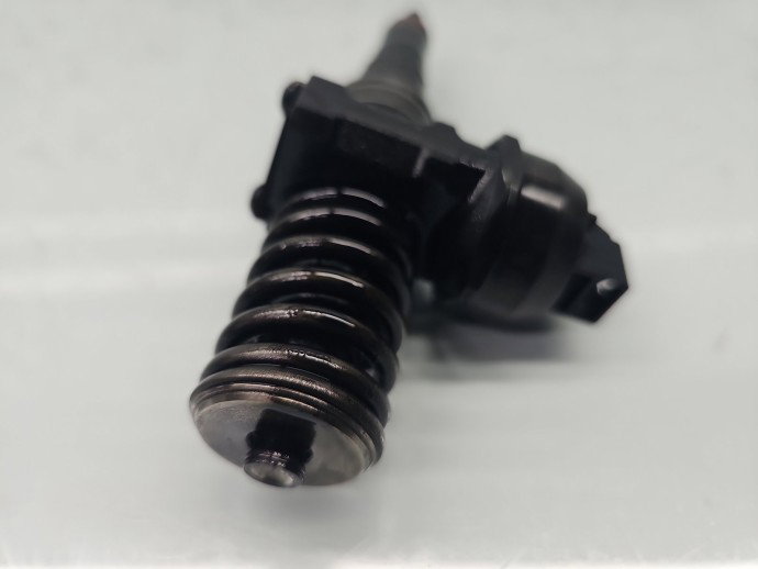 Injector Volkswagen Golf 5 (1K1) [Fabr 2004-2008] 038130073AG ?1.9 TDI BKC 77KW / 105CP