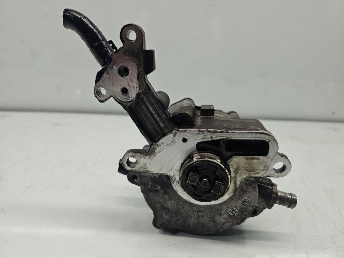Pompa vacuum Volkswagen Golf 5 (1K1) [Fabr 2004-2008] 038145209C ?1.9 TDI BKC 77KW / 105CP