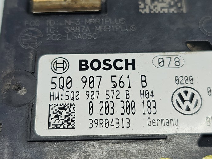 Senzor radar distronic Volkswagen Golf 7 (5G) [Fabr 2014-prezent] 5Q0907561B