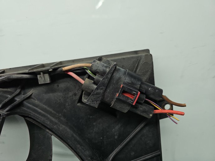 Electroventilator Volkswagen Golf 6 (5K1) [Fabr 2009-2013] 1K0121203AH 1.6 TDI CAYC 77KW / 105CP