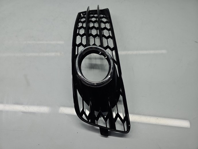 Grila proiector dreapta AUDI A3 (8P1) [Fabr 2003-2012] Sportback S-line, Quattro aftermarket