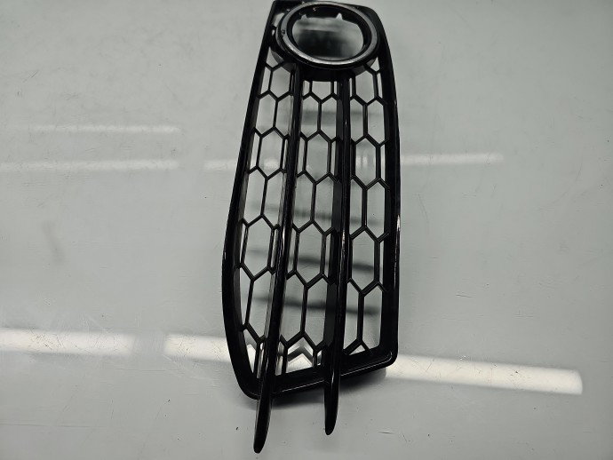 Grila proiector dreapta AUDI A3 (8P1) [Fabr 2003-2012] Sportback S-line, Quattro aftermarket