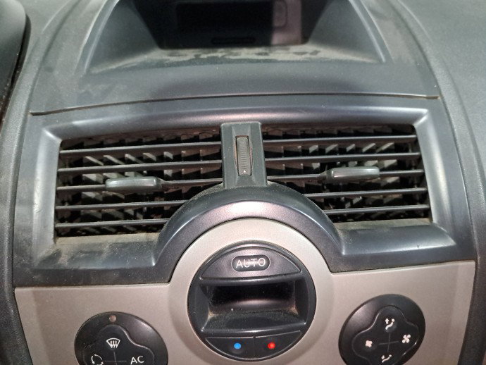 Grila aerisire centrala Renault Megane 2 [Fabr 2002-2008] OEM
