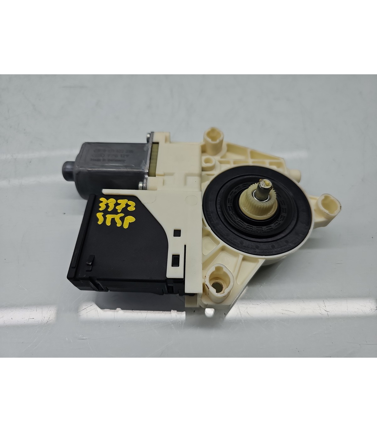 Vezi aici Motoras geam stanga spate Renault Megane 3 [Fabr 2008-2015] Break  827310185R pentru doar 106,61 RON
