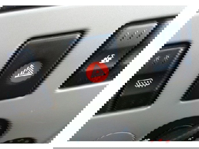 Buton avarii Dacia Logan 1 1.4 benz OEM 2004-2012