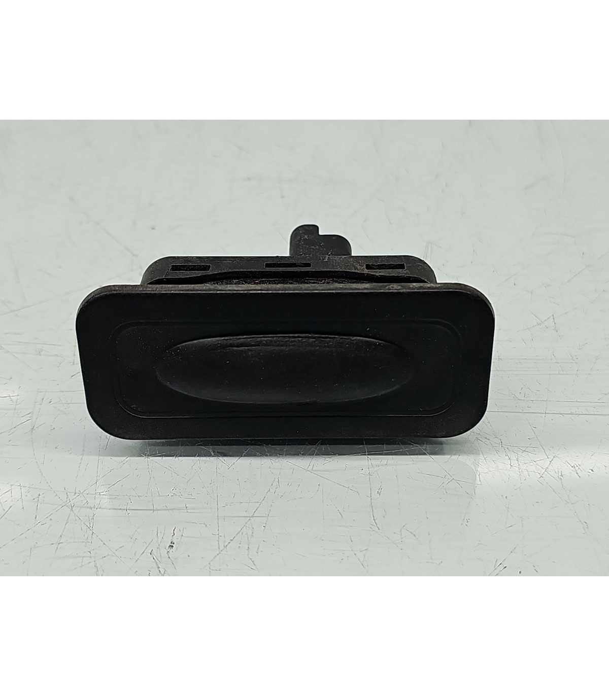 Vezi aici Buton deschidere haion Renault Megane 3 [Fabr 2008-2015] 8200076256 pentru doar 81,82 RON