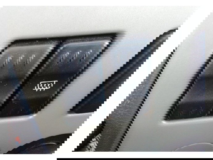 Buton dezaburire luneta Dacia Logan 1 1.4 benz OEM 2004-2012