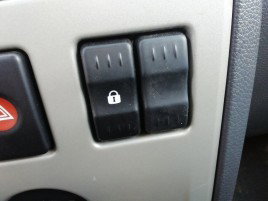 Buton inchidere centralizata Dacia Logan 1 1.4 benz OEM 2004-2012
