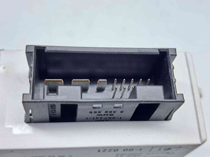 Modul unitate control ECU Bmw 3 (E46) [Fabr 1998-2005] 6905666  