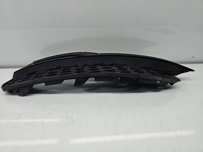 Grila proiector dreapta AUDI A3 (8VS) [Fabr 2013-prezent] Berlina S-line 8V3807682G