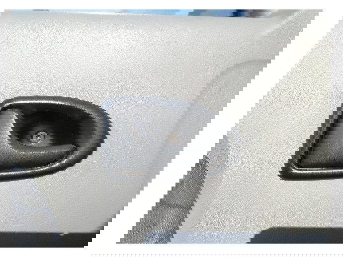Maner interior usa stanga fata Dacia Logan 1 1.4 benz OEM 2004-2012
