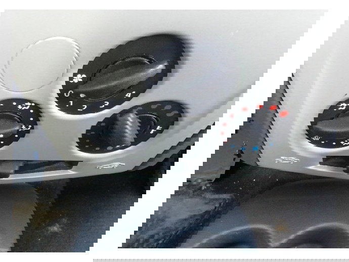 Panou clima Dacia Logan 1 1.4 benz OEM 2004-2012