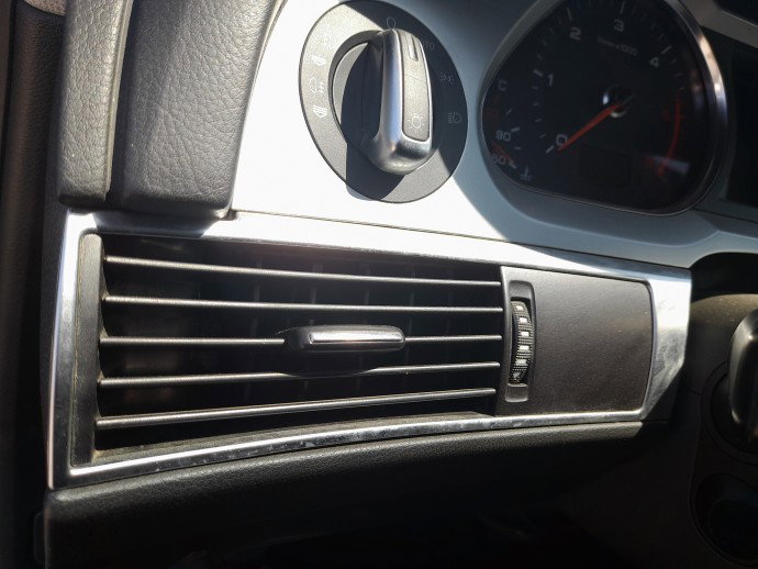 Grila aerisire centrala stanga AUDI A6 (4F2, C6) [Fabr 2004-2010]