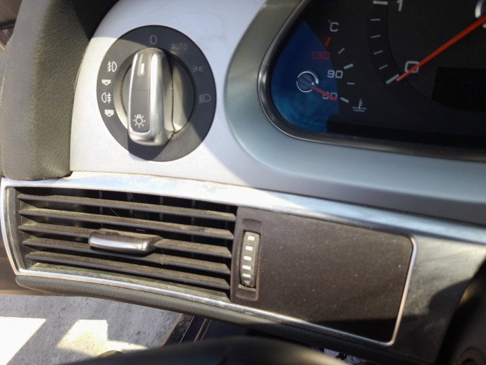 Grila aerisire centrala stanga AUDI A6 (4F2, C6) [Fabr 2004-2010]