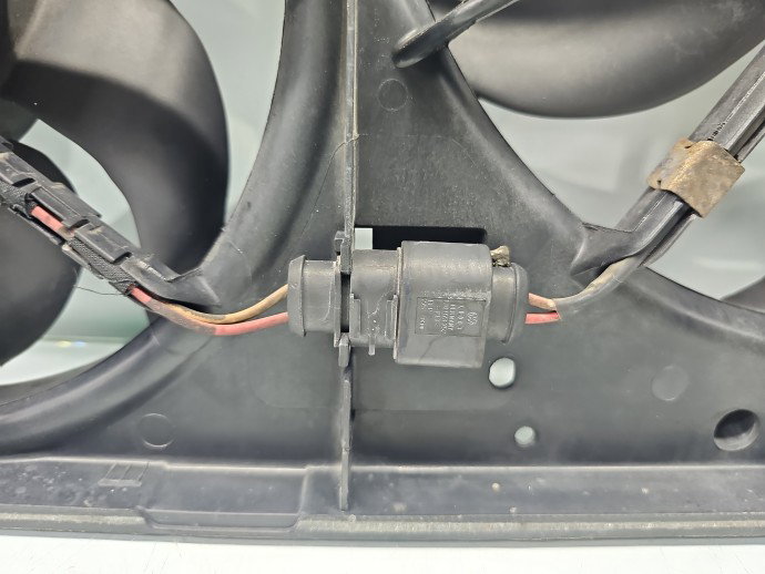 Electroventilator Volkswagen Passat B6 (3C2) [Fabr 2005-2010] 1K0121207A 2.0 TDI 100 KW / 136 CP