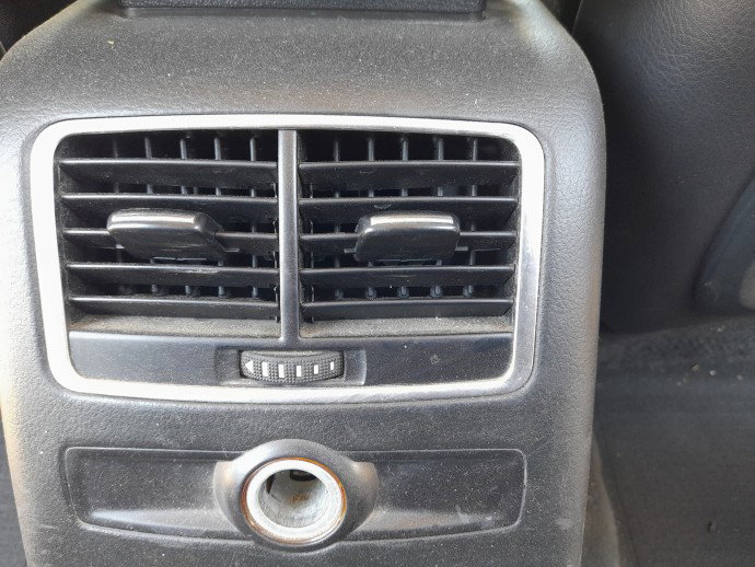 Grila aerisire consola centrala AUDI A6 (4F2, C6) [Fabr 2004-2010]