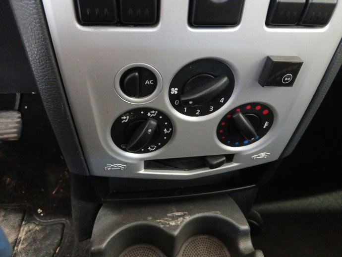 Panou comanda clima Dacia Logan (LS) [Fabr 2004-2012] OEM