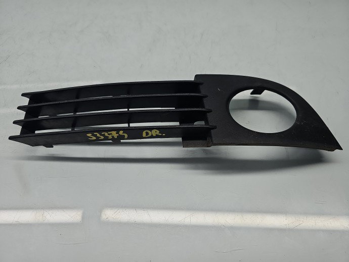 Grila proiector dreapta AUDI A6 (4B2, C5) [Fabr 1997-2005] Sedan 4B0807682T