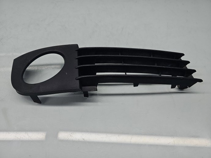 Grila proiector dreapta AUDI A6 (4B2, C5) [Fabr 1997-2005] Sedan 4B0807682T