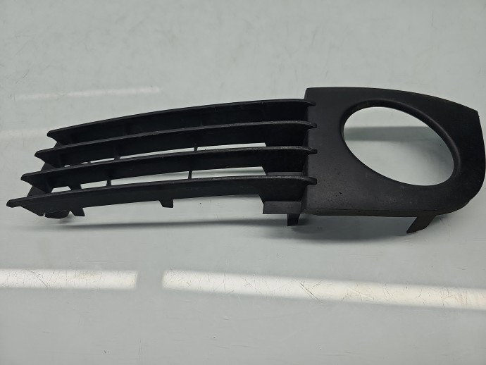 Grila proiector stanga AUDI A6 (4B2, C5) [Fabr 1997-2005] Sedan 4B0807681T