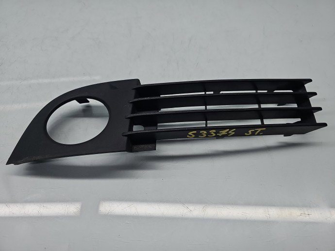 Grila proiector stanga AUDI A6 (4B2, C5) [Fabr 1997-2005] Sedan 4B0807681T
