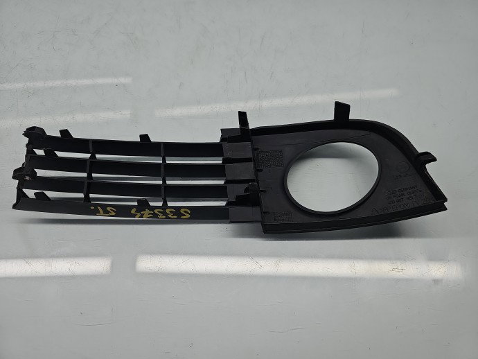 Grila proiector stanga AUDI A6 (4B2, C5) [Fabr 1997-2005] Sedan 4B0807681T
