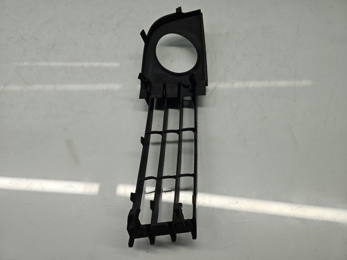 Grila proiector stanga AUDI A6 (4B2, C5) [Fabr 1997-2005] Sedan 4B0807681T