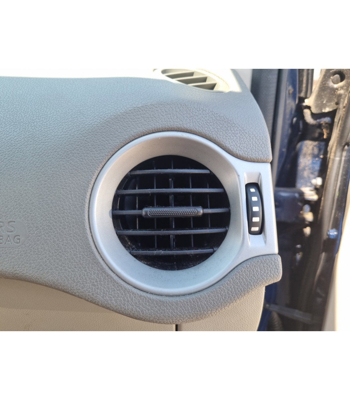Vezi aici Grila aerisire dreapta Renault Koleos 1 [Fabr 2008-2015] OE pentru doar 123,14 RON