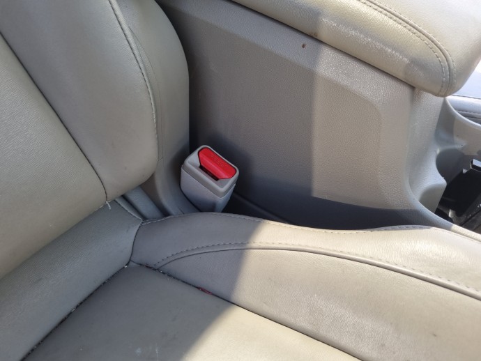 Capsa centura dreapta fata Renault Koleos 1 [Fabr 2008-2015] OEM