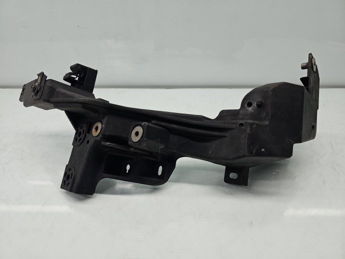 Suport far stanga Hyundai i30 (GD) [Fabr 2012-2017] 64156-A8000
